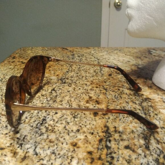 The Limited Hand Polished Modern Cat Eye Tortoise Full Rim Women's Sunglasses - Picture 6 of 13